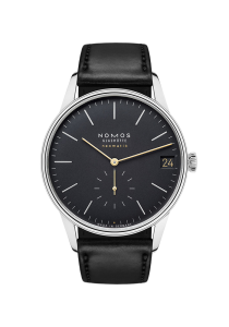 NOMOS Glashütte Orion Orion Neomatik 41 Datum New Black 366 bei Juwelier Triebel in Bamberg